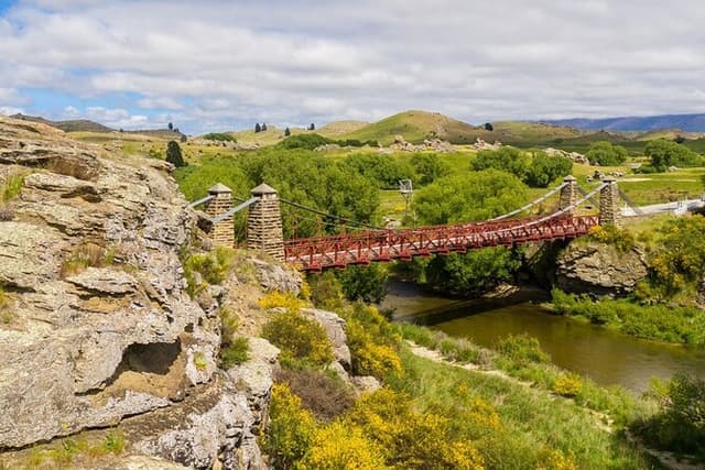 Queenstown to Dunedin with Taieri Gorge Train One-Way Tour