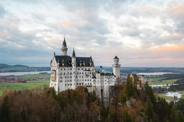 Neuschwanstein Castle Private Tour with Entry and Horse Carriage