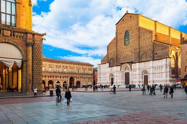 Bologna : Small Group Guided Tour