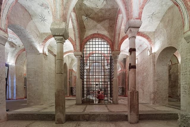 Combo Pinacoteca Ambrosiana and San Sepolcro Crypt Entry Ticket