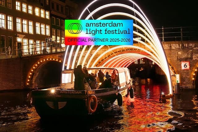 Amsterdam: Light Festival Boat with optional drinks
