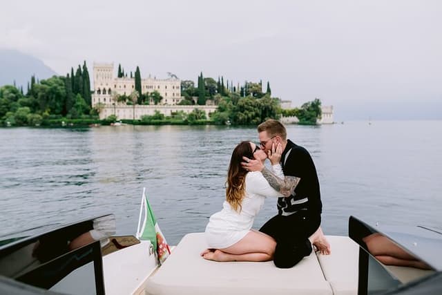 Private Photo Session with a Local Photographer in Lake Garda