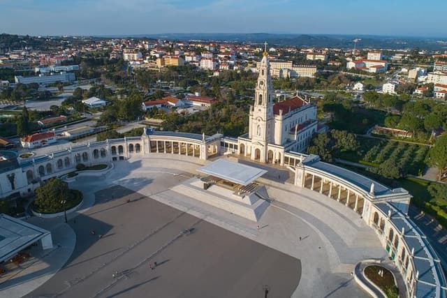 Fatima, Batalha, Nazare, Obidos Private Experience