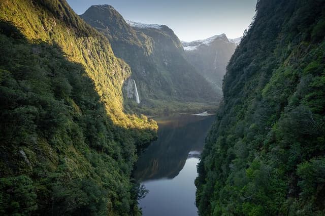 Heli flight from Milford Sound to Te Anau via Doubtful Sound