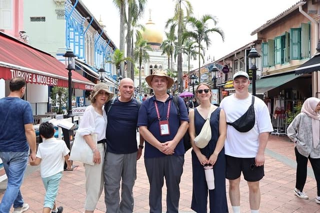 Private Customized Walking Tour with English Tour Guide