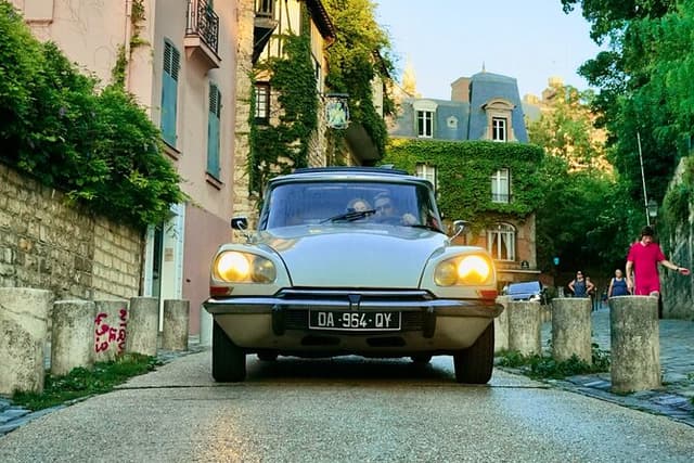 Secrets of Paris Tour in a Vintage Open-Top French Car Citroen DS