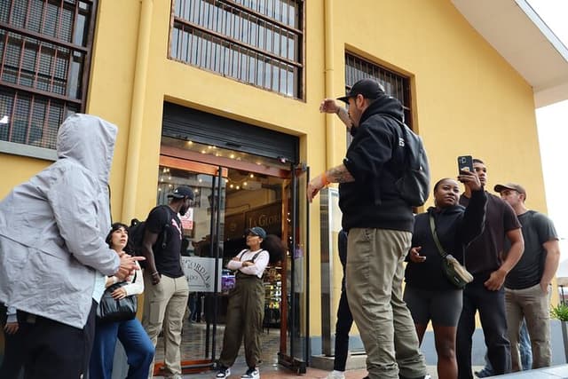 Bogotá: True Colombian Walking Tour + Local Snacks
