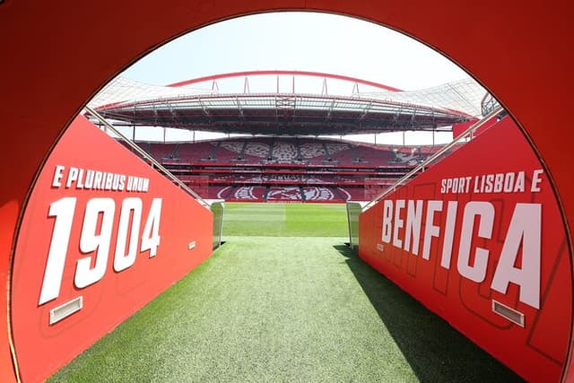 Lisbon SL Benfica Stadium and Museum Tour with Scarf