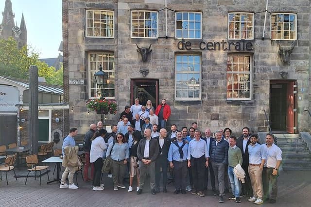 3 Course Walking Dinner in Delft with Guided Tours in Between