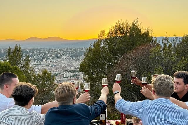 Nice: Sunset & Homemade Apéritif in a historic Land Rover !