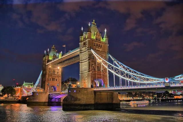 DE London POR City Tour and Thames Cruise