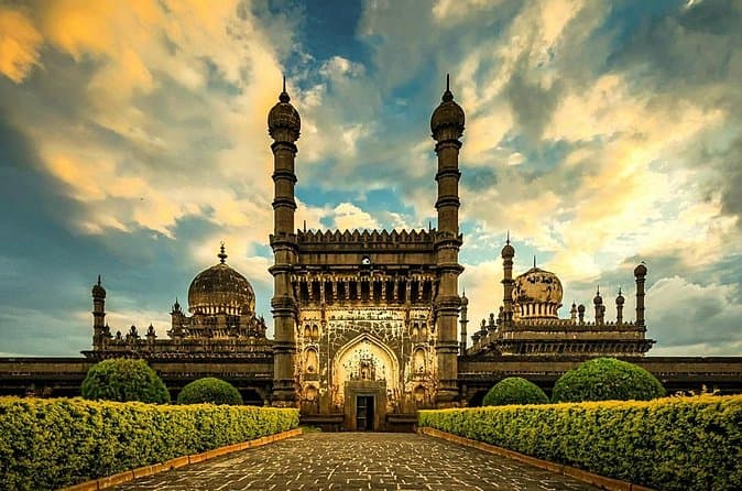 Compare Tours: Hyderabad, Bijapur & Hampi Heritage Tour