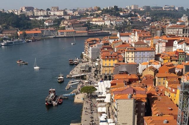 Porto 360°: Helicopter Flight, Guided Walking Tour & River Cruise