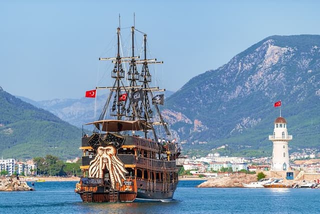 Alanya Pirate Boat Trip With Unlimited Drinks & Lunch