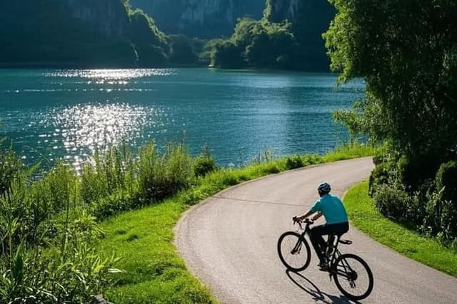 Yangshuo Bike and Li River Hike Adventure from Xingping