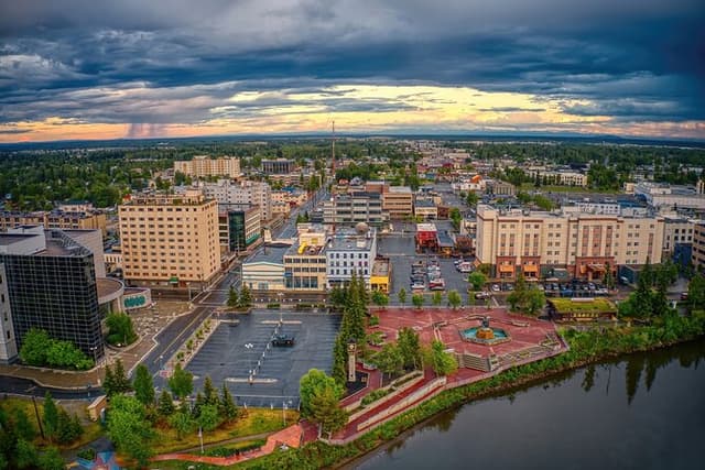 Fairbanks City Highlights: Guided Golden Heart Tour