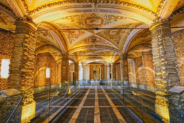 Évora : Small-Group Cultural Walking Tour & Chapel of Bones