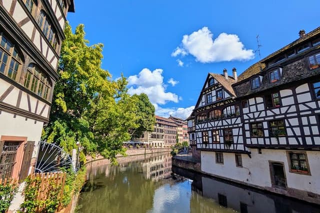 Strasbourg: Premium Tour with Tasting | Licensed Guide