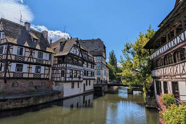 Strasbourg: 10K Premium Running Tour | Licensed Guide