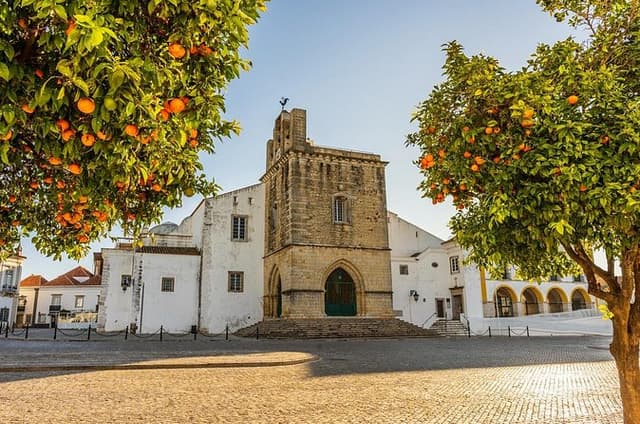 Hello Faro: Private 2-Hour Intro City Walk with Local Guide