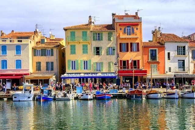 Private Tour from Cannes to Marseille, Cassis and Saint Tropez