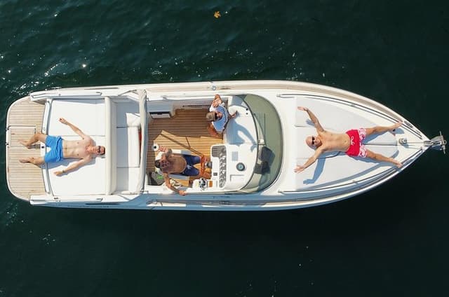 Private Tour Lake Como - 2h of Villas, Photos, Openwine & Swim