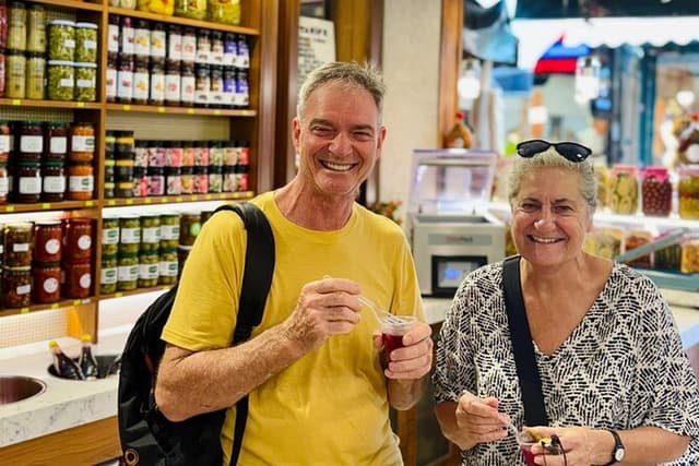 Istanbul: Guided Food Tour with Ferry Ride