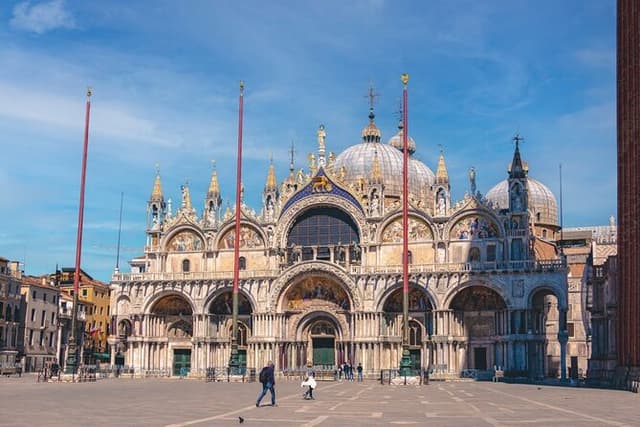 Best Of Venice: Saint Mark's Basilica, Doges Palace with Guide and Gondola Ride
