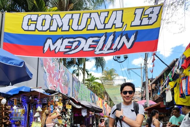 Commune 13 : Art, History and Transformation in Medellin