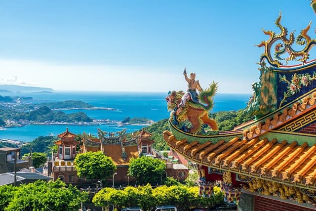 Private Tour to Jiufen, Yehliu Geopark, and Pingxi