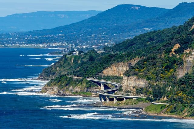 Escape Sydney: Sea Cliff Bridge, Wildlife, Kiama Private Tour