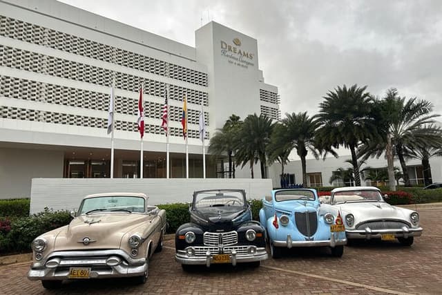 City tour by antique vehicle, luxury experience in Cartagena