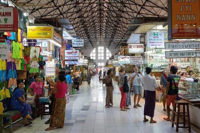 Yangon Private Tour – Buddha, Market & Shwedagon Sunset