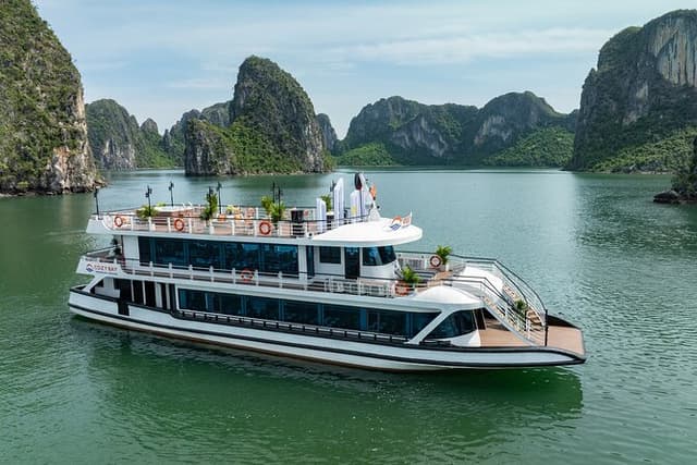 Ha Long Bay 5-Star Day Cruise with Buffet, Kayaking, and Swimming