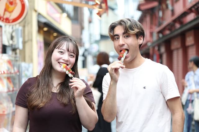 Tokyo: Private Asakusa & Senso-ji Temple Tour with 3 food stops