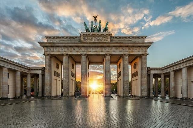 Berlin Made Simple: Stress-Free Tour from Warnemunde Cruise Port