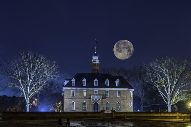 Williamsburg's Famous Ghosts Self Guided Audio Walking Tour