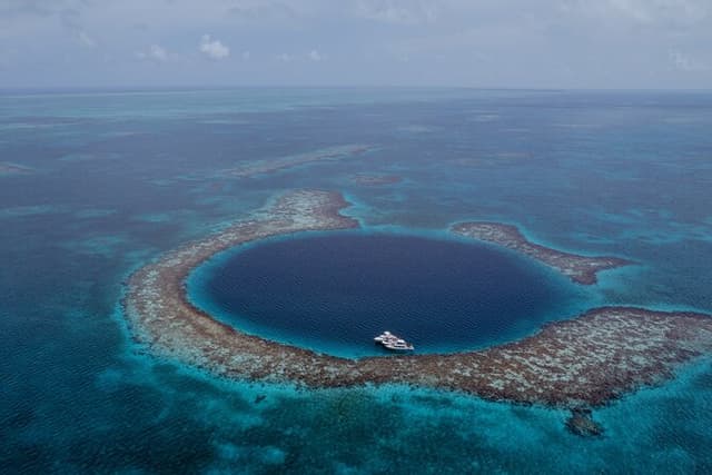 Great Blue Hole and Lighthouse Reef Atoll Snorkel Adventure
