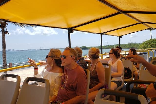 Cancun City Tour by Downtown and Turistic Hightlights on Open Bus