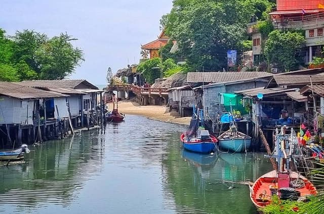 Explore Hua Hin Half-Day Small-Group Tour with Lunch