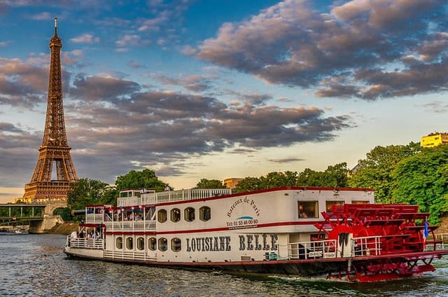 Stress-Free Paris from Le Havre with Seine River Cruise & Lunch