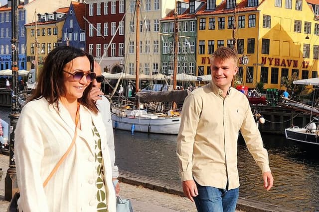 Cph Contrast walk with Coffee, Cake & Culture