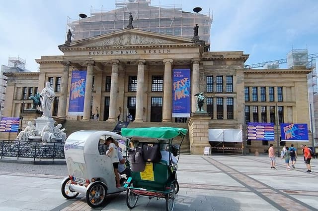 Up to 6 person Berlin Rickshaw & Taylor Made (each 2 Pers. max)