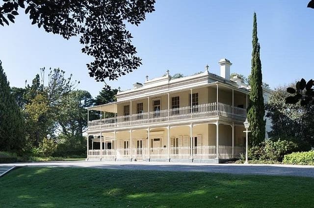 Como House: Guided House Tour