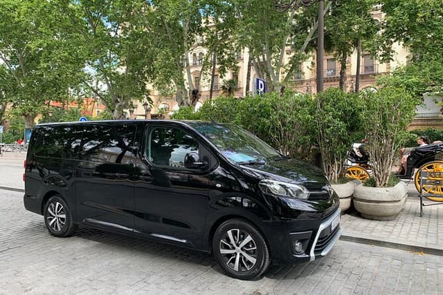 Lisbon to Algarve Private Transfer with Evora Tour