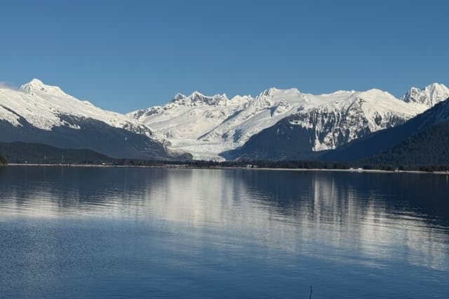 Juneau Private Sightseeing and Hatchery with a Local (Luxury SUV)