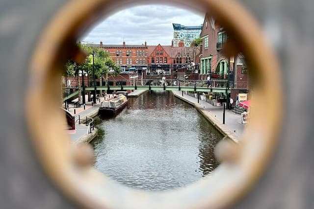 Photography Walking Tour in Birmingham