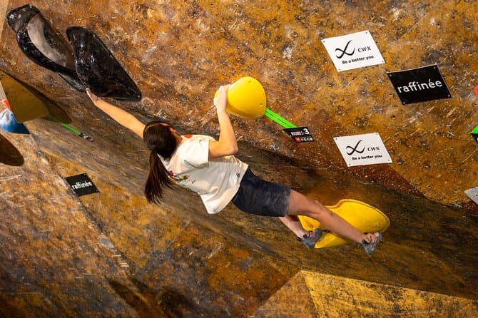 Watch Elite Climbing in Fukuoka