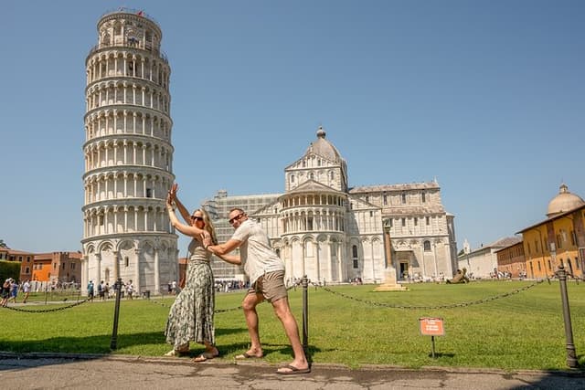 Pisa all inclusive: Baptistery, Cathedral and Leaning Tower guided tour