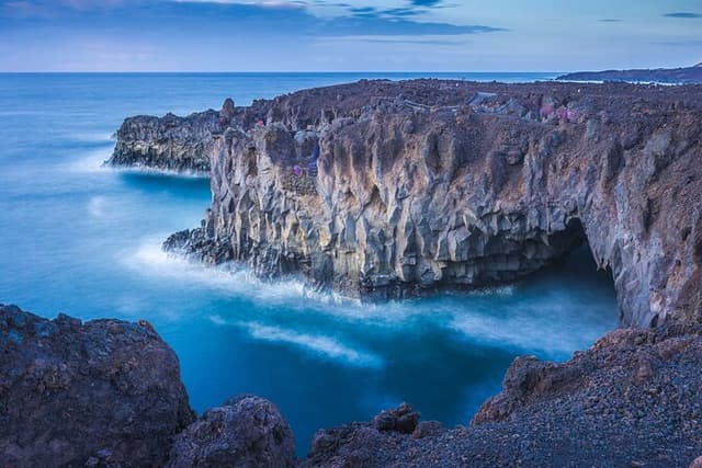 Private tour from Lanzarote: Timanfaya, El Golfo & Los Hervideros